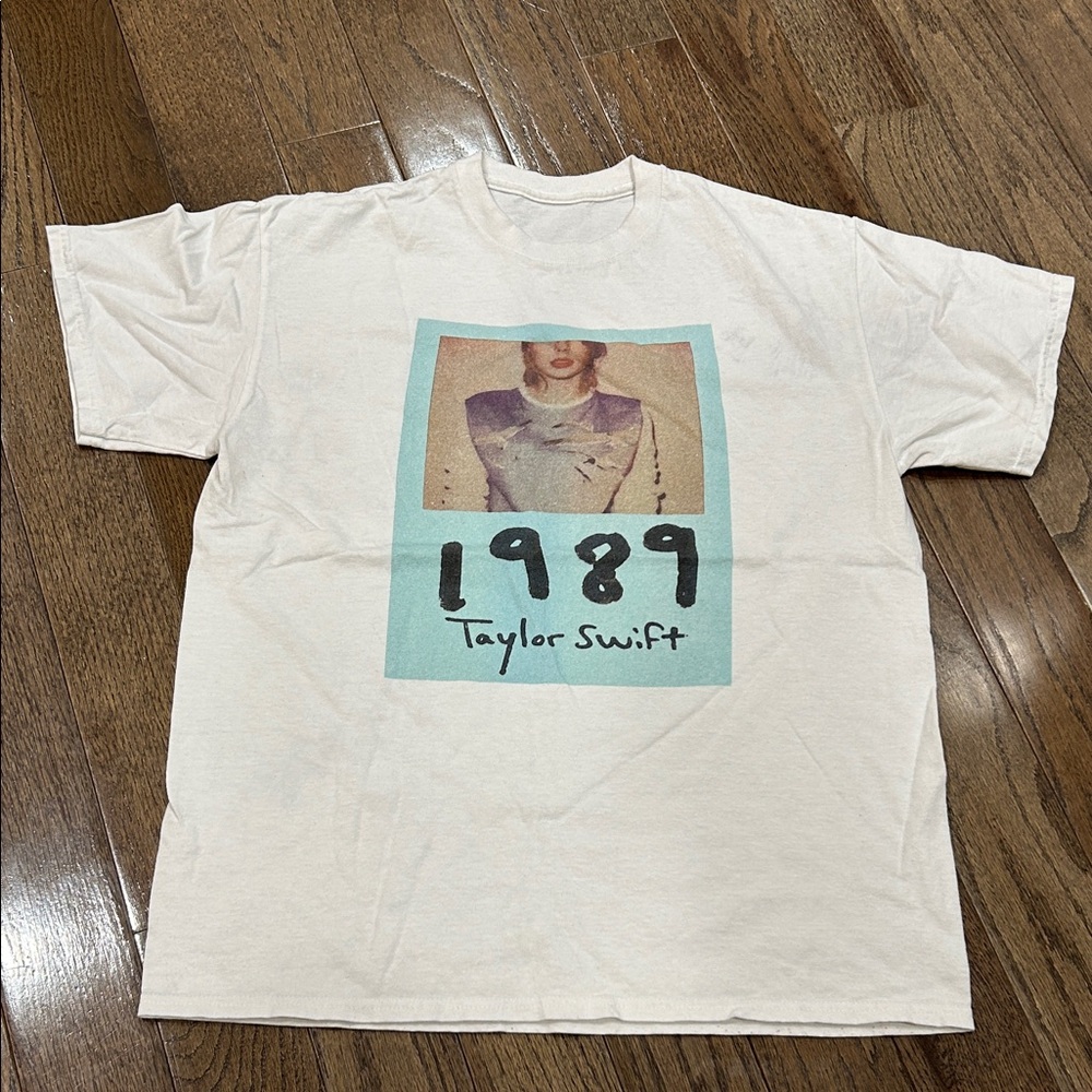 1989 Taylor Swift Graphic T-Shirt